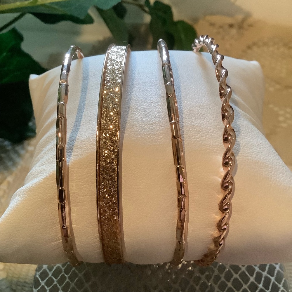 Jessica Carlyle 4 piece gold tone & sparkle bangle bracelets NEW